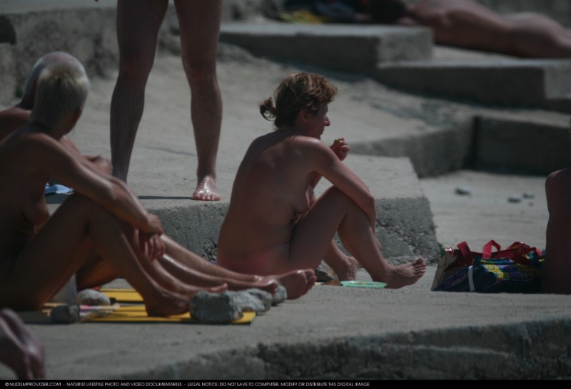 Nudist Rocky Family Angle-FKK Beach Camping