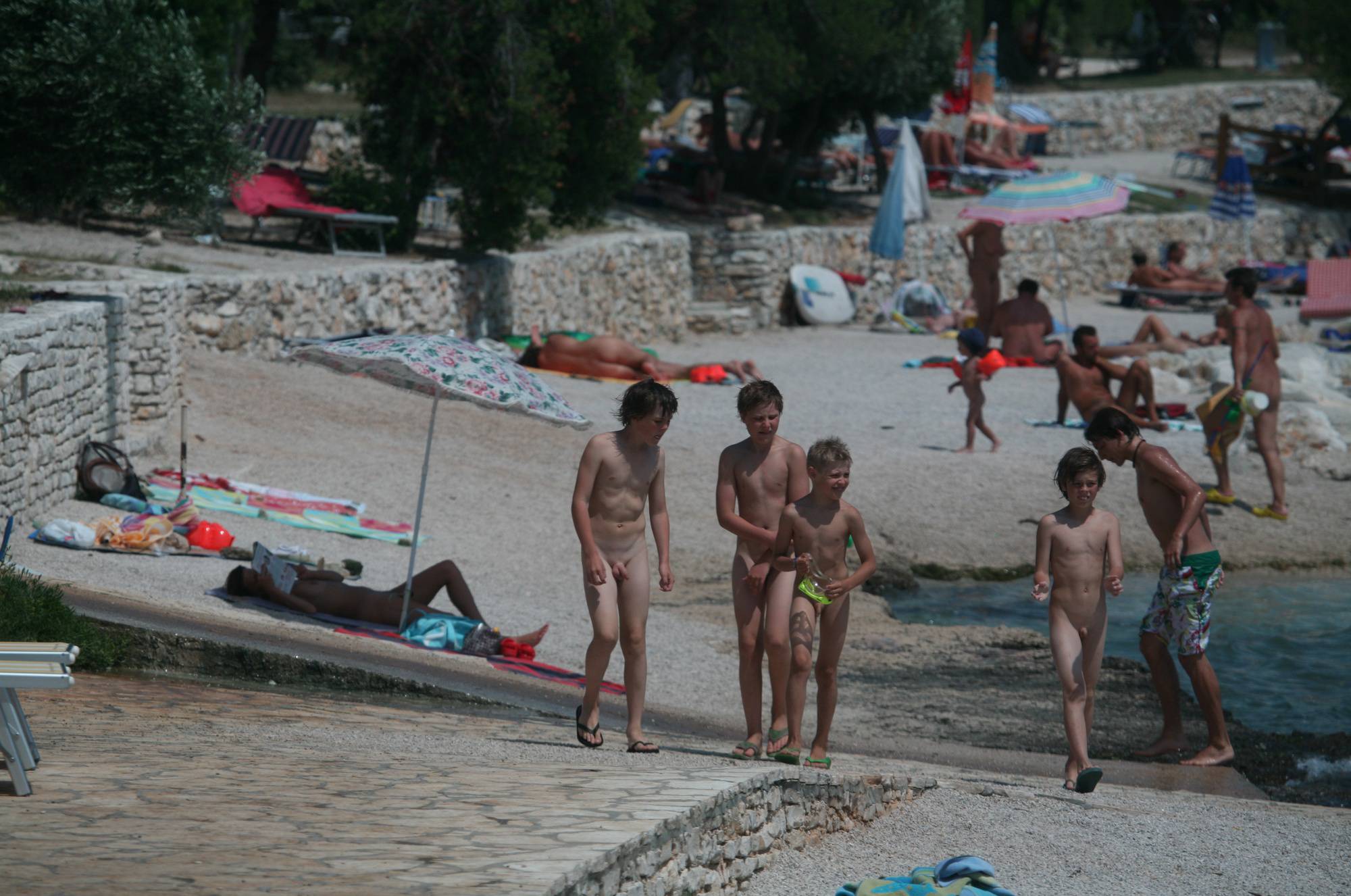 Boy Nudist Shore Walking - Nudist Girls