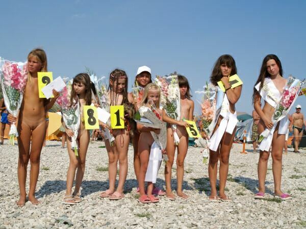 Beauty contest of very young girls of nudists | NakedBody