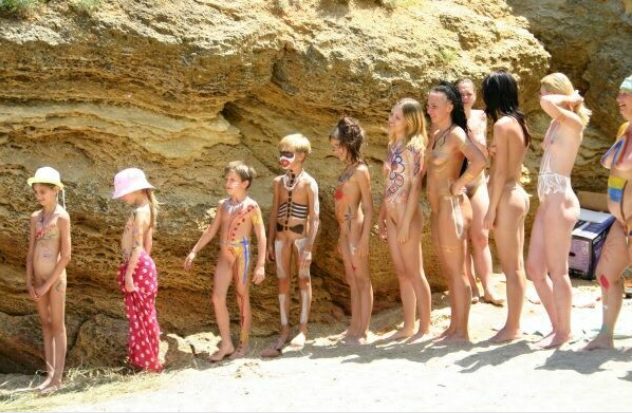 Bodyart competition among adults and children of nudists | NakedBody