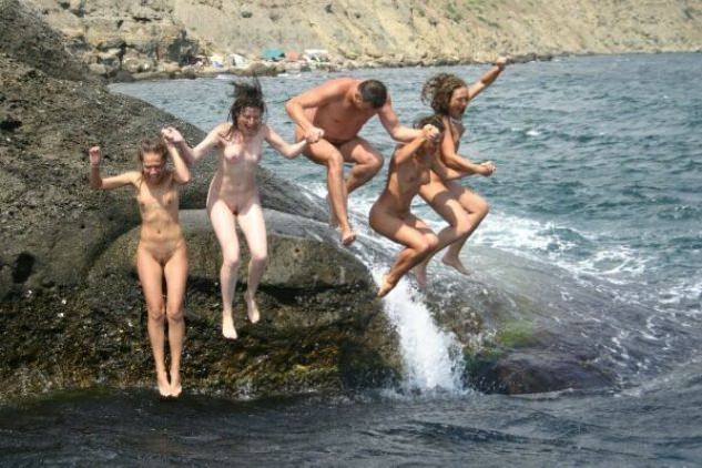 Photo boys and girls nudists on a beach | NakedBody