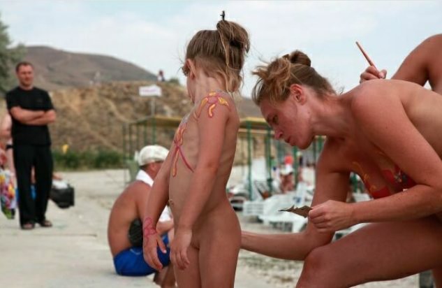 Gallery of a photo of mothers and daughters of nudists | NakedBody